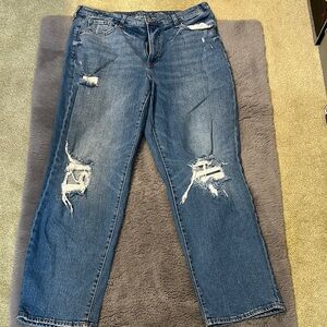 Blue Boyfriend Jeans with Distressed Details and Cropped Length